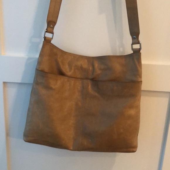 Crossbody Hobo bag in neutral leather. This bag has been well loved. - Picture 2 of 8